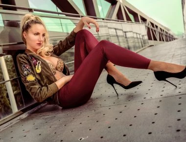 Νεκρή βρέθηκε ομοφυλόφιλη ποπ σταρ από τη Ρουμανία (βίντεο)